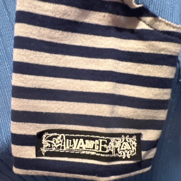 Allyance Against the Grain Hourglass Women’s Sweater - Picture 4 of 4